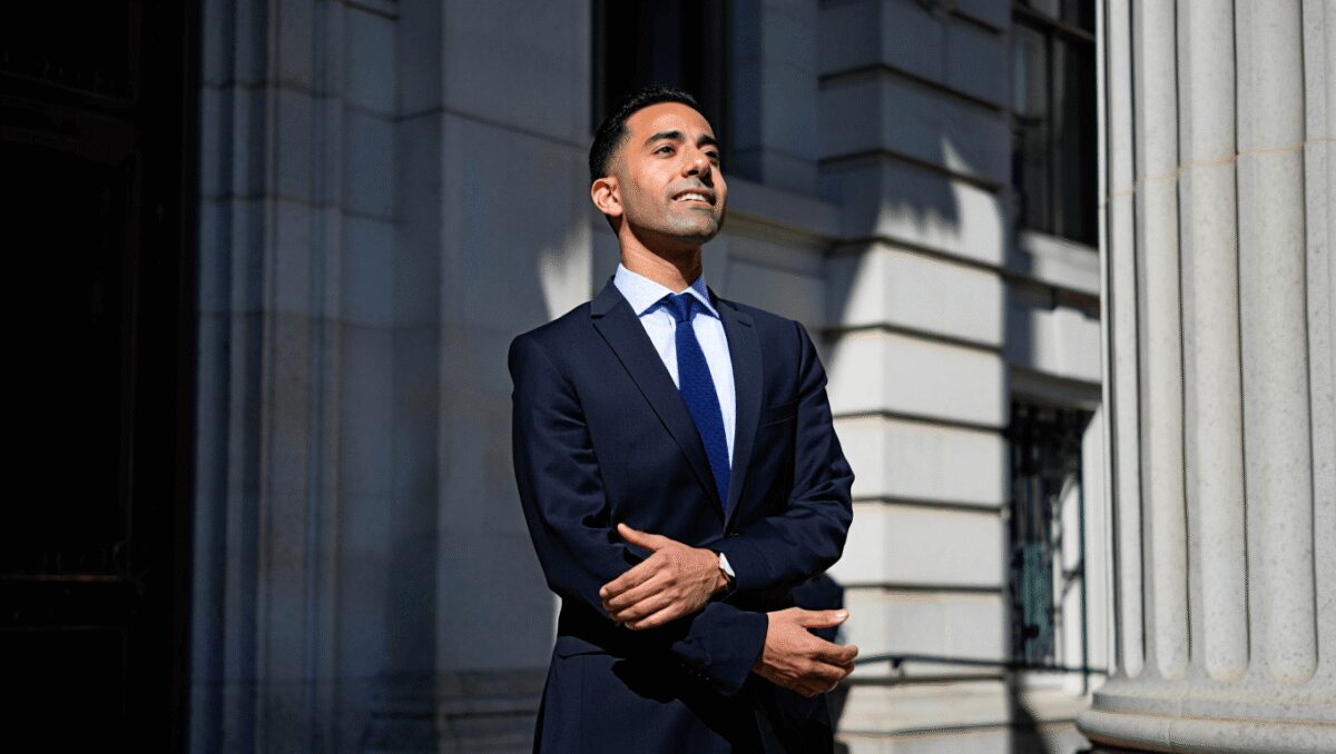 Negli Stati Uniti è stato liberato un giornalista filopalestinese britannico, arrestato dall’agenzia per l’immigrazione a ottobre