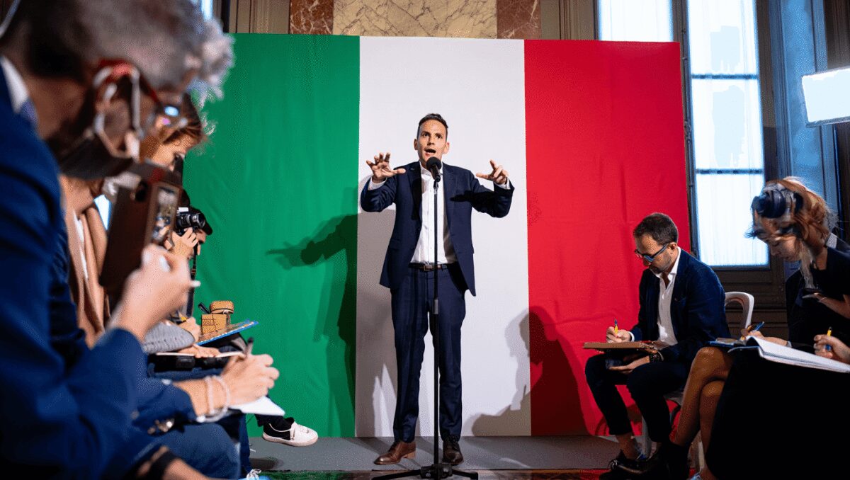 Manovra
Il PD vuole un Piano nazionale per elettriche e ibride: "5 miliardi per sostenerle"