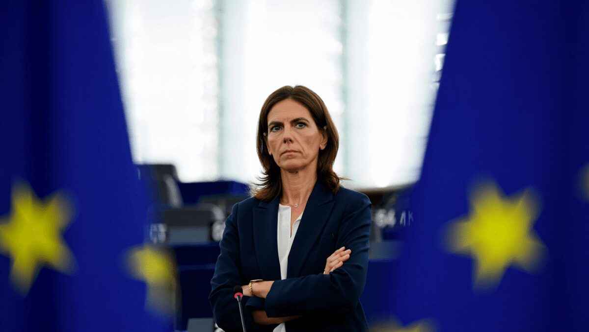 Il Parlamento Europeo ha revocato l’immunità all’eurodeputata Alessandra Moretti, accusata di essere coinvolta nel Qatargate
