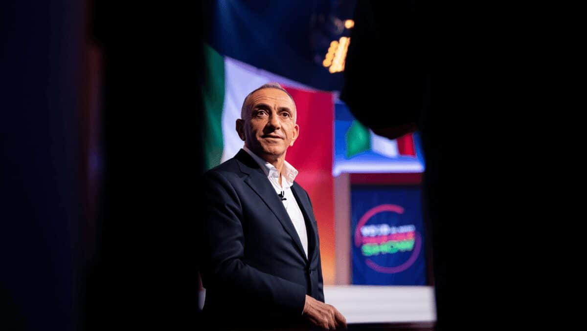 Tale e Quale Show, Enzo Iacchetti concorrente: questa volta dice sì a Carlo Conti