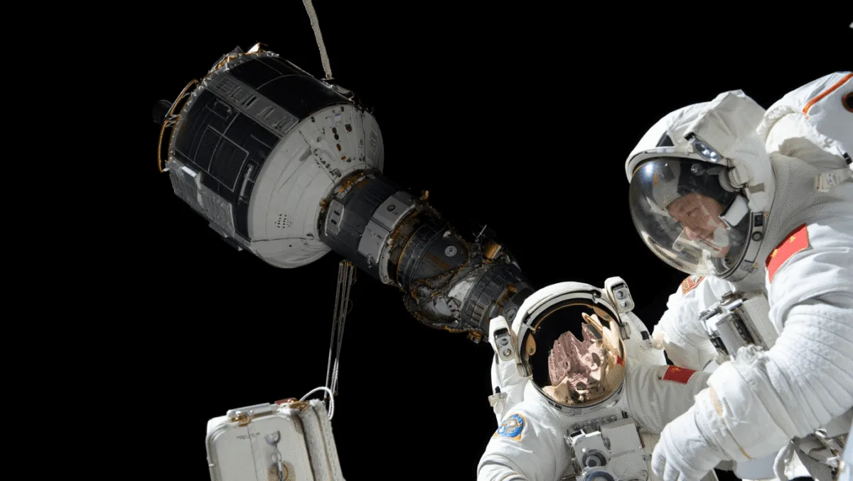 Shenzhou-21: prima EVA per ispezionare la Tiangong e verificare i danni alla capsula Shenzhou-20