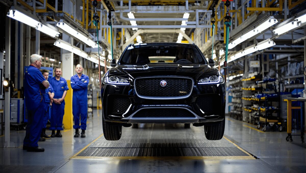 
    	Regno Unito
        Addio endotermiche: Jaguar produce l'ultima F-Pace e prepara la Type 00
    