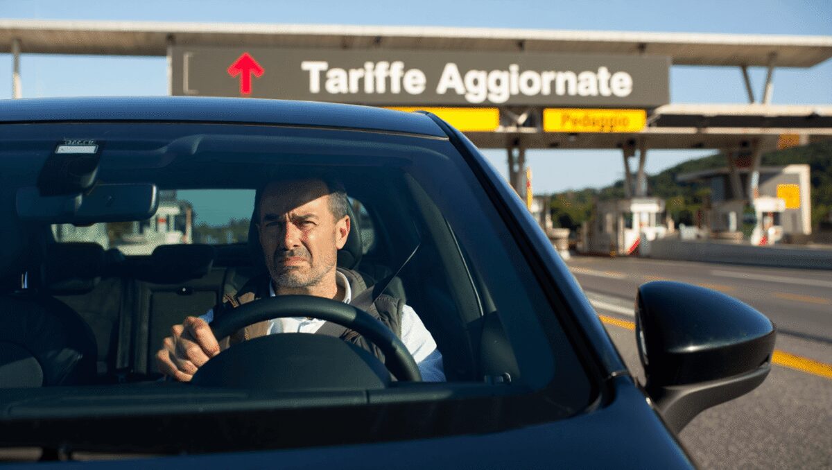 Autostrade
Dal 1° gennaio aumentano i pedaggi: ecco quanto pagheremo
