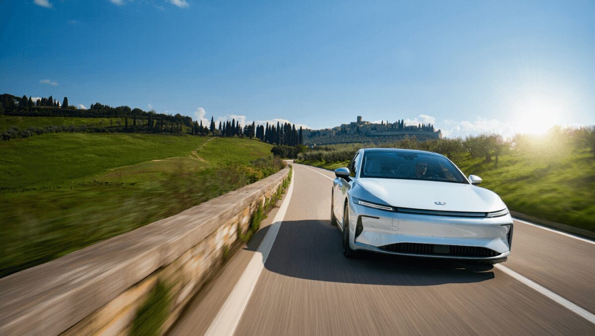 
    	Unrae e Prometeia
        Auto elettriche in Italia: crescita a piccoli passi verso il 10%
    