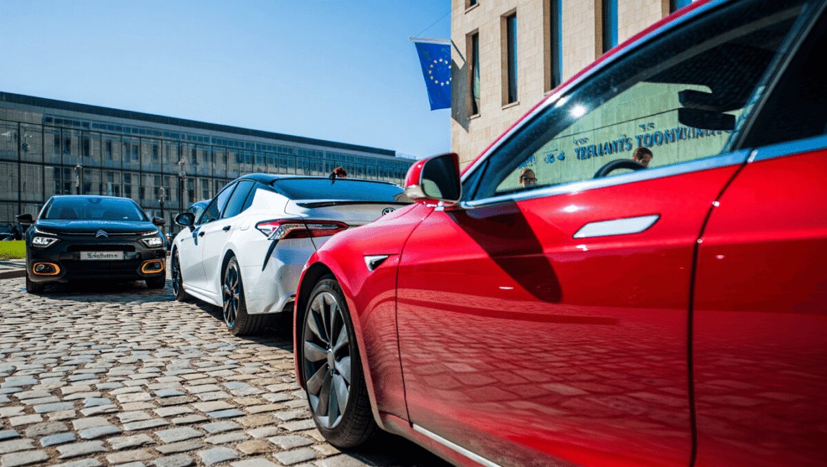 Unione europea
Pool emissioni UE, Tesla perde due big: Toyota e Stellantis fuori dall’accordo