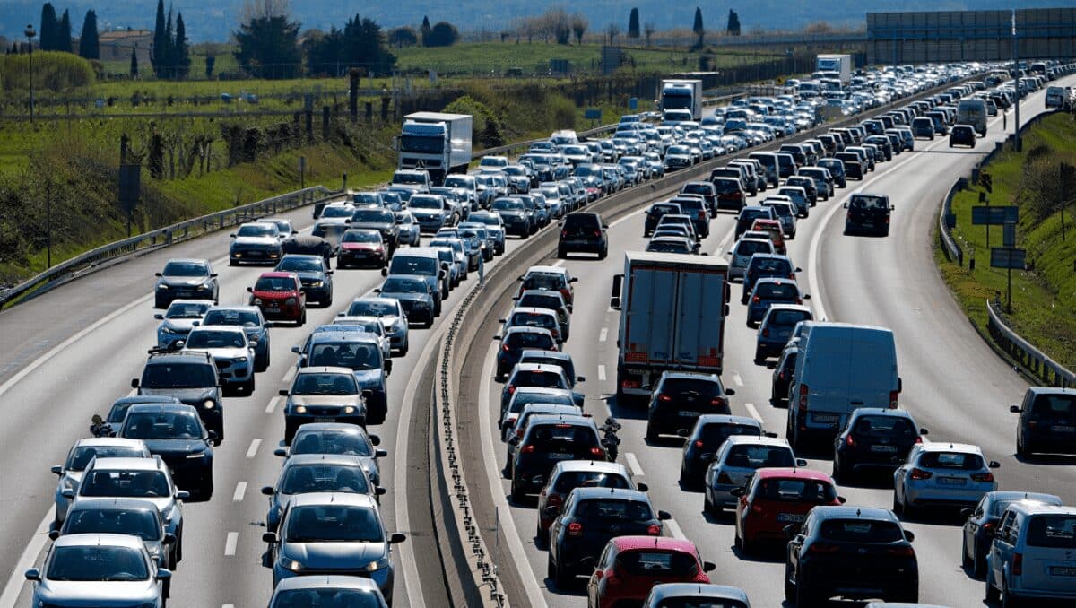 Pasqua 2026 da bollino rosso: 60 milioni di veicoli e traffico record sulle strade