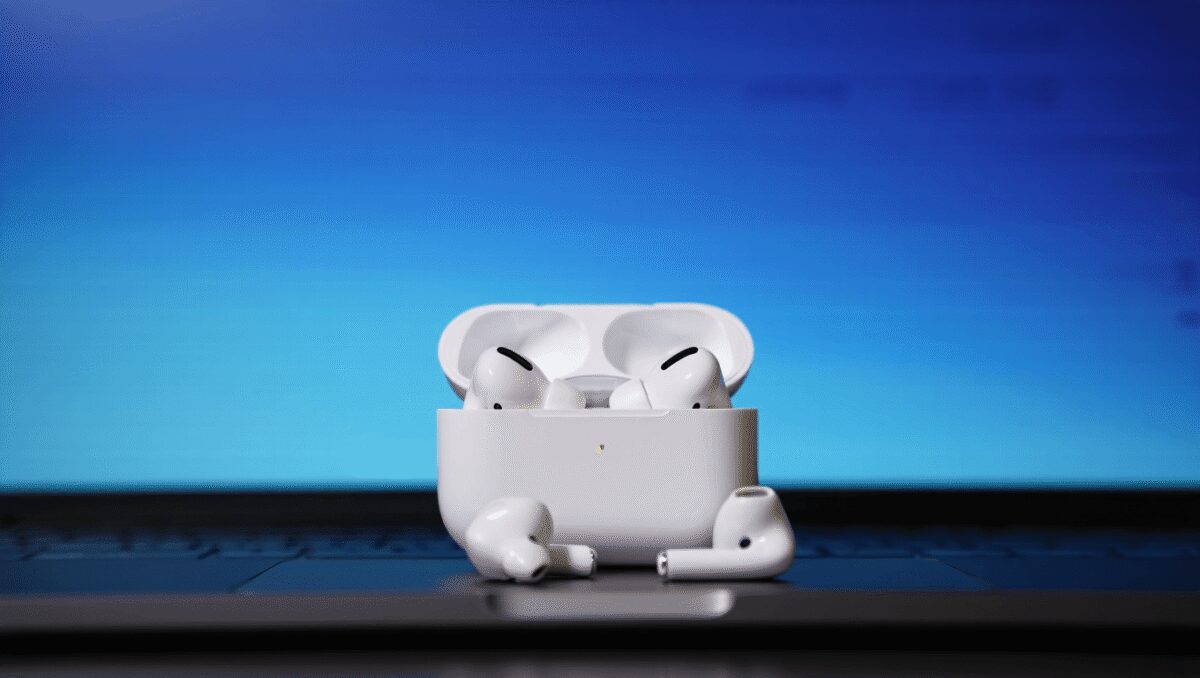 AirPods Pro 3 in offerta a 199 euro. Non sono mai costate così poco su Amazon