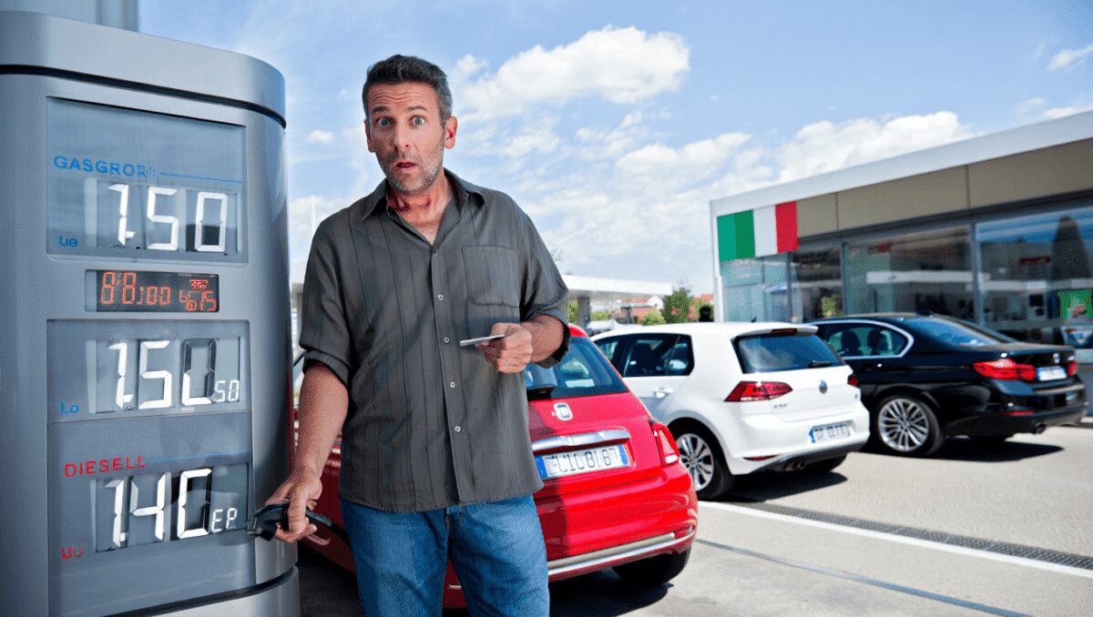 Prezzi carburanti, benzina e diesel in calo: giù anche le quotazioni dei prodotti raffinati