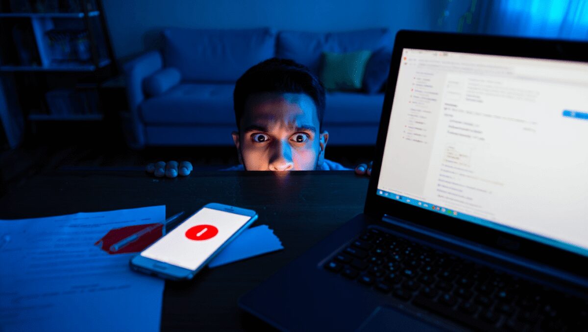10 prompt per smascherare le truffe online con ChatGPT e Claude
