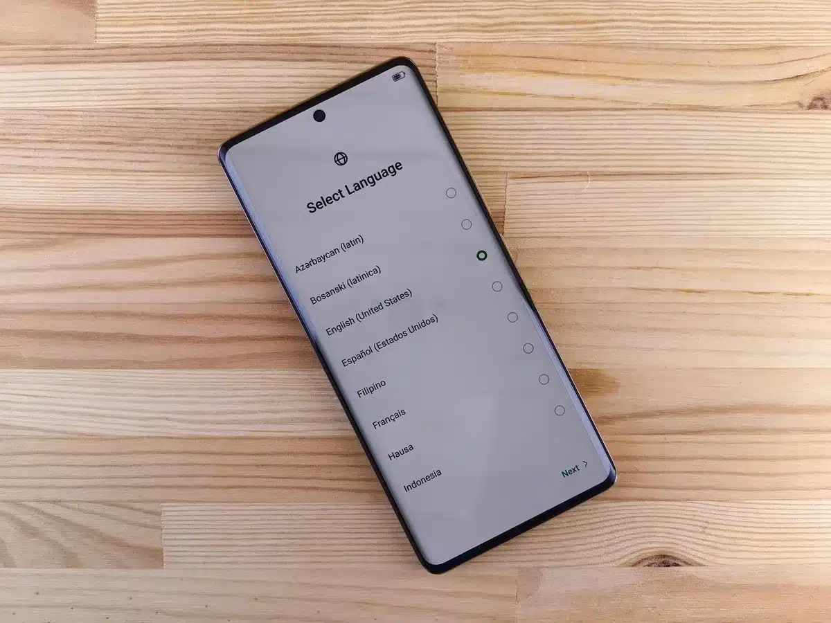 Menu impostazioni di backup su smartphone con opzioni di frequenza e contenuto