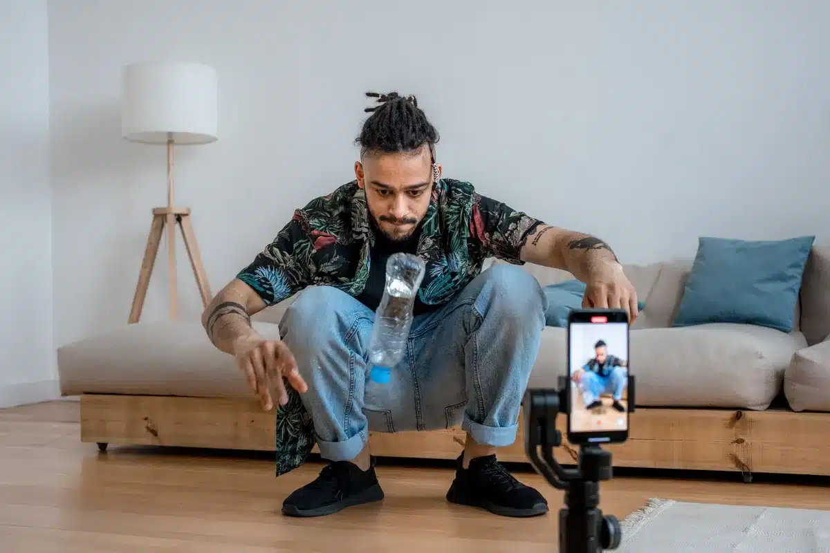 Video virale sui social media con grande engagement e commenti