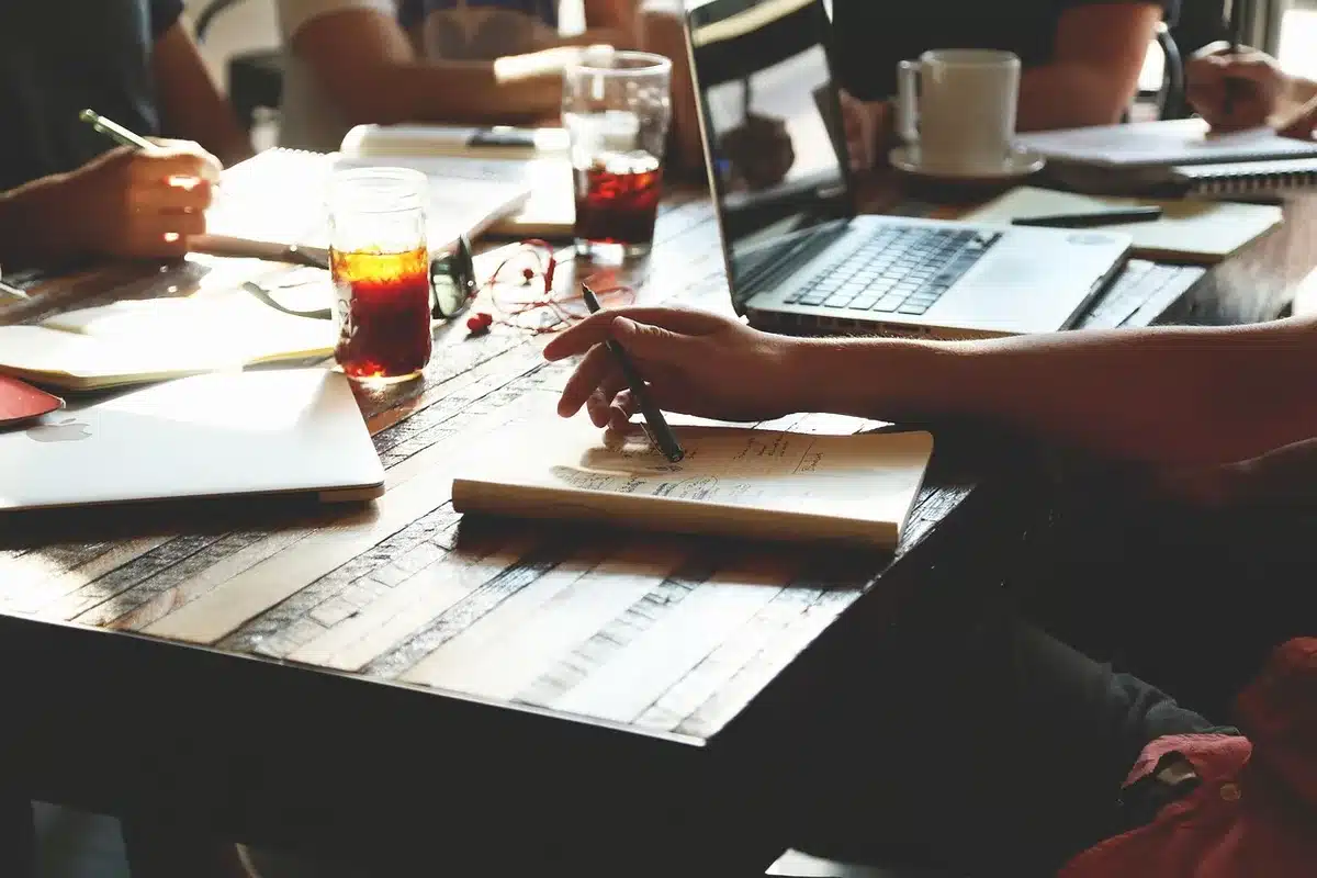 Collaborazione tra strutture pubbliche e aziende private nel settore tecnologico
