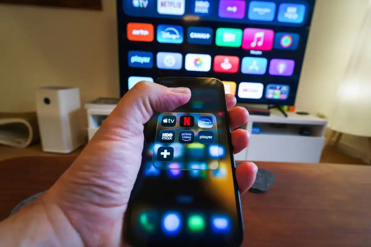 Logo e interfacce delle principali piattaforme streaming Netflix, Prime Video, Disney+ e HBO Max