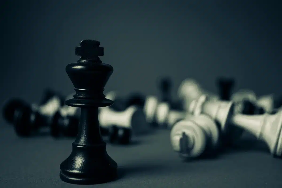 Personaggio che utilizza abilità di combattimento con effetti visivi migliorati