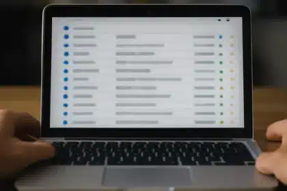 Gmail elimina la stella gialla: ora è blu, utenti in rivolta