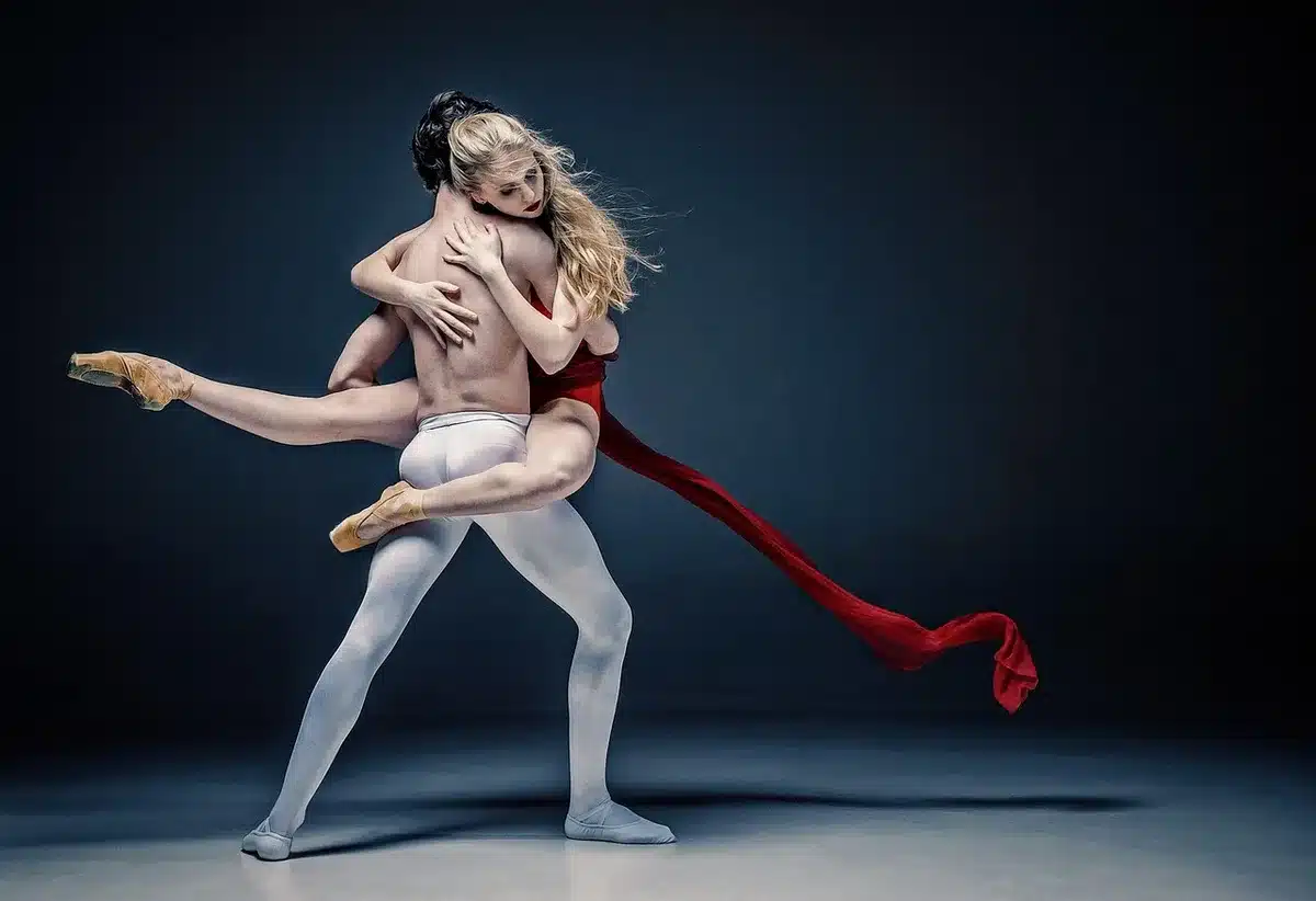 Tecnici e attore durante una sessione di motion capture per un personaggio CGI