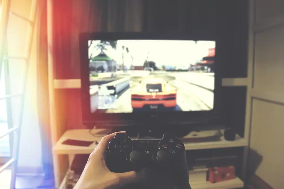 Schermata di installazione di una mod con avvisi di compatibilità e versione del gioco