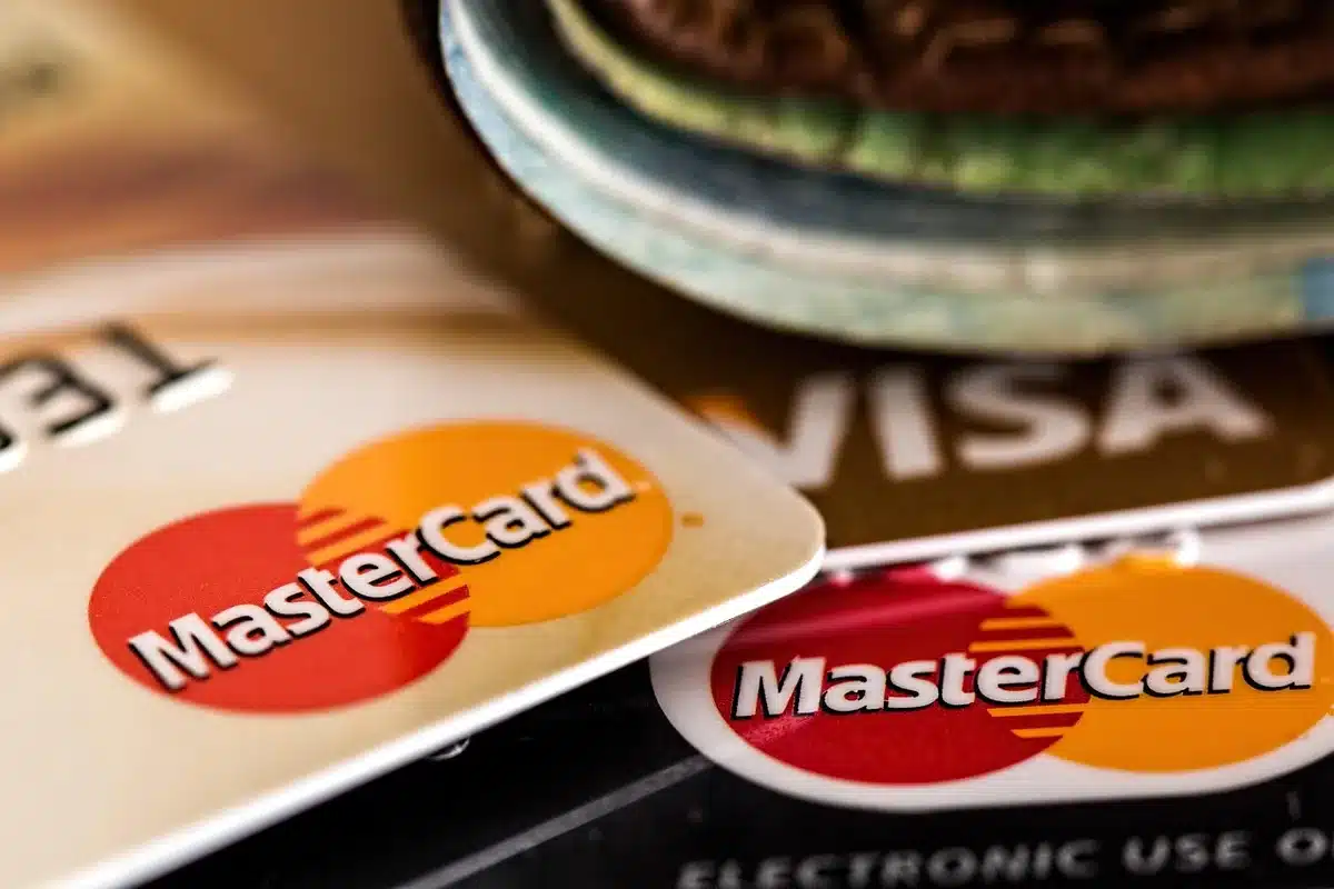 Pagamento contactless con carta generica durante un viaggio
