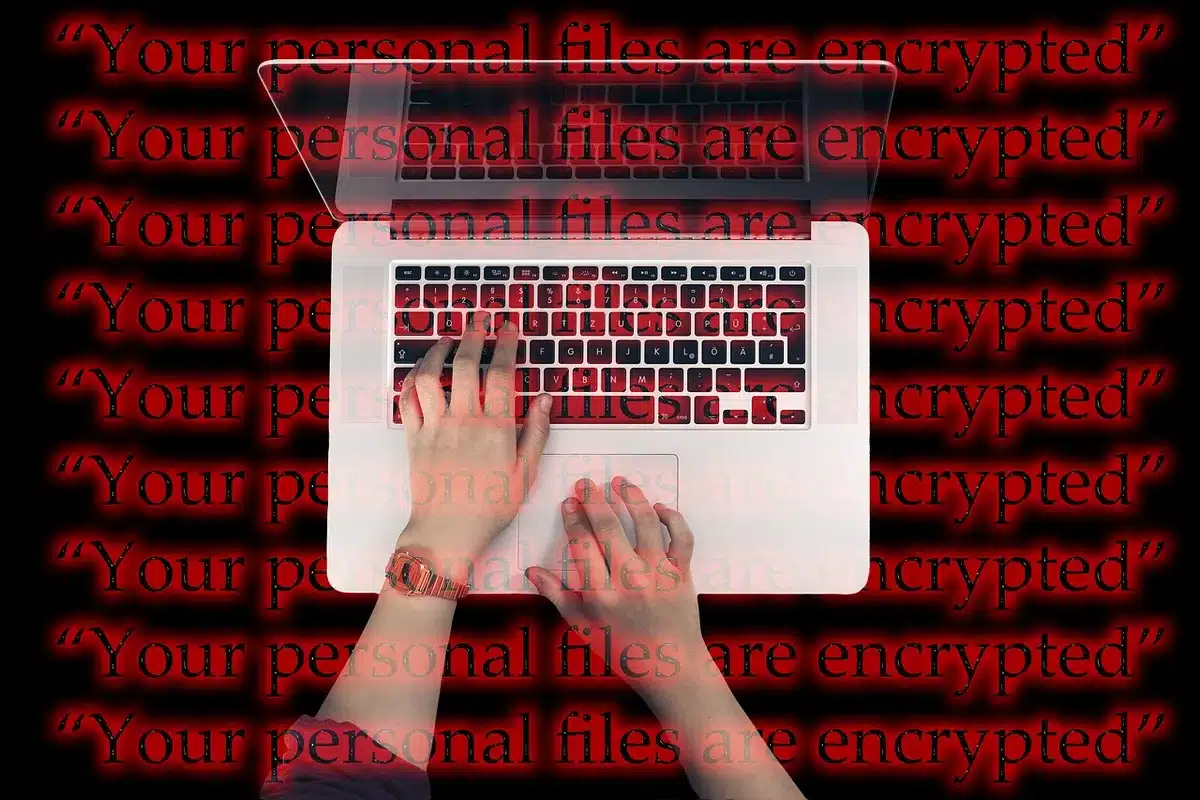 Rappresentazione grafica di minacce malware, trojan e riskware su schermo