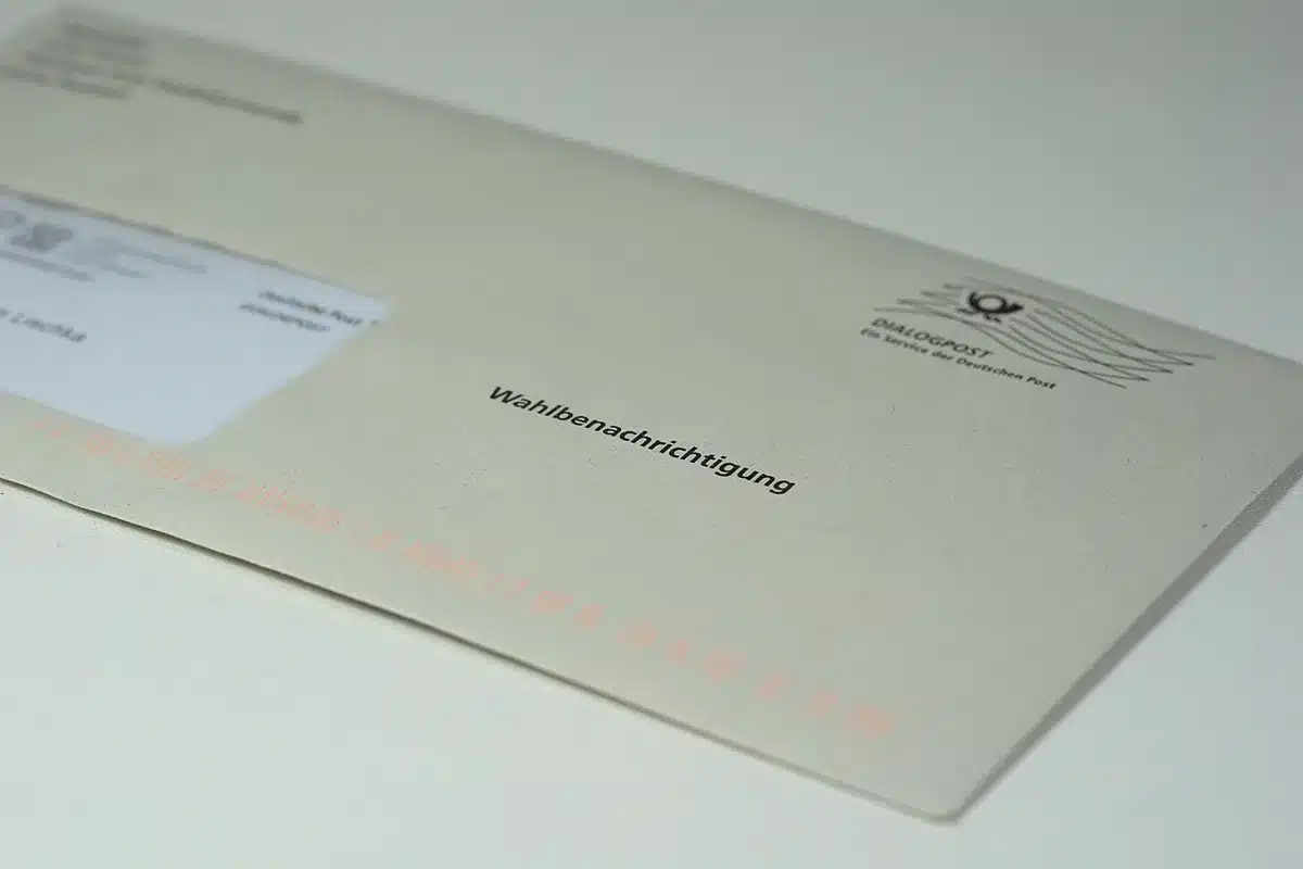 Casella di posta piena con molte notifiche e email non lette