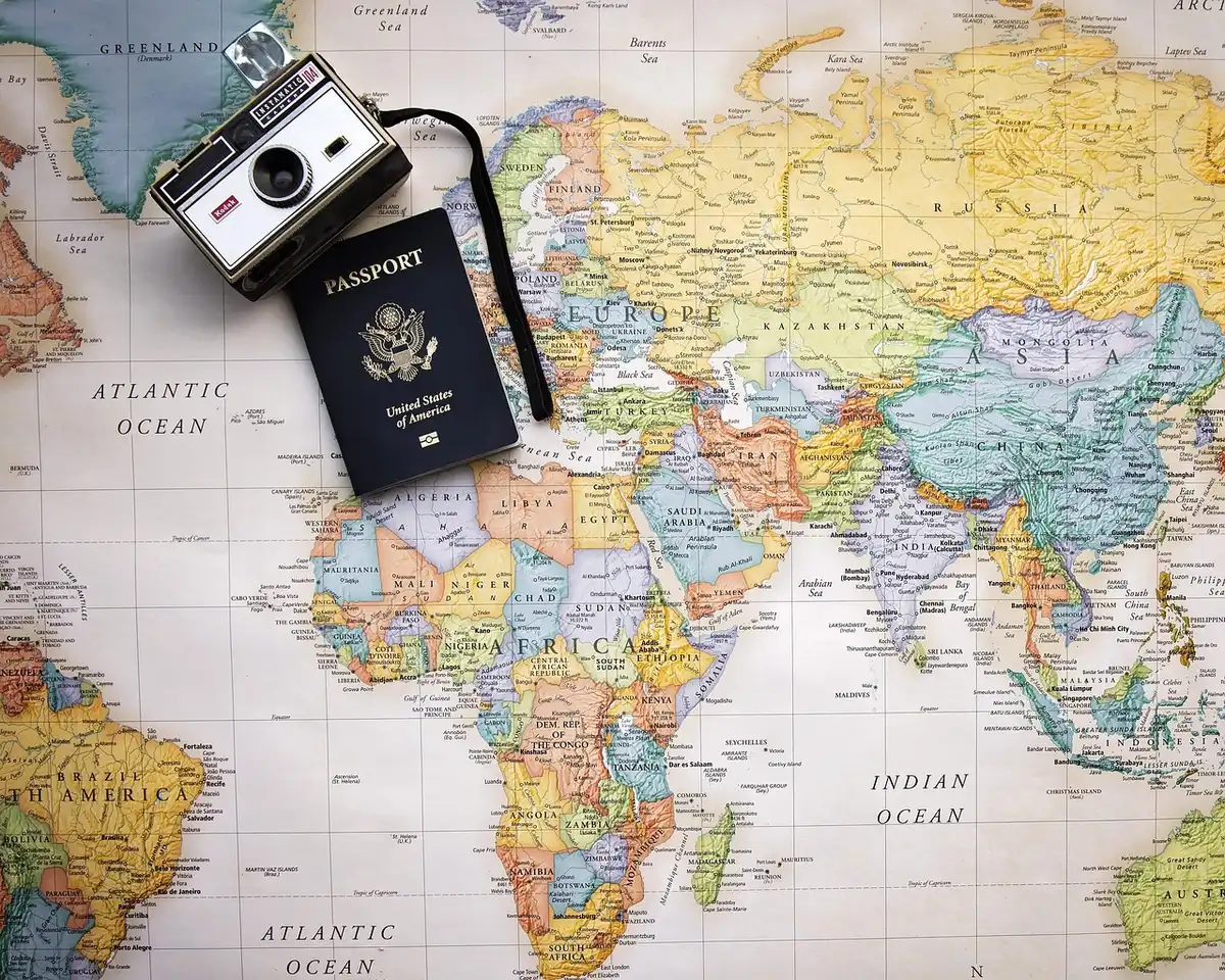 Mappa del mondo con punti che indicano server VPN distribuiti