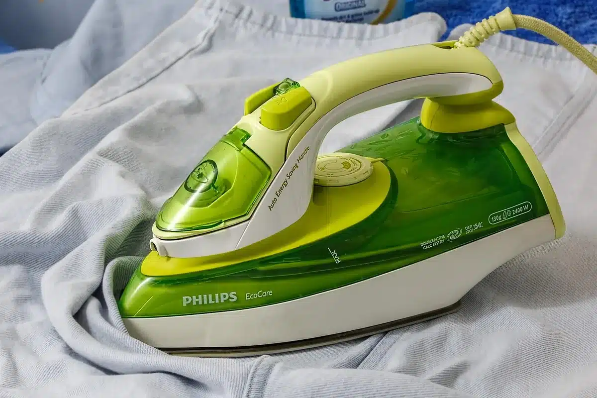 Pannello elettronico di un elettrodomestico con messaggio di aggiornamento bloccato