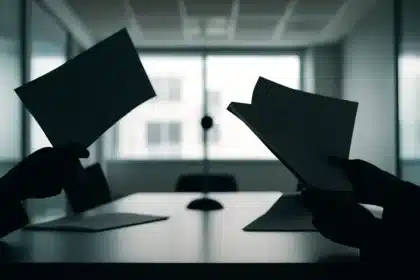 Striscia la Notizia: ex collaboratori fanno causa a Mediaset, si va in tribunale