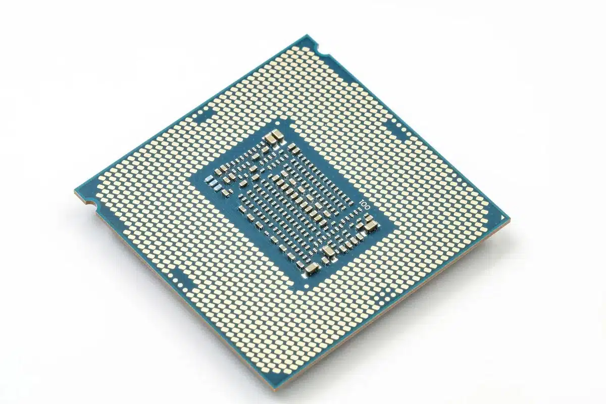 Primo piano su inverter con semiconduttori in carburo di silicio